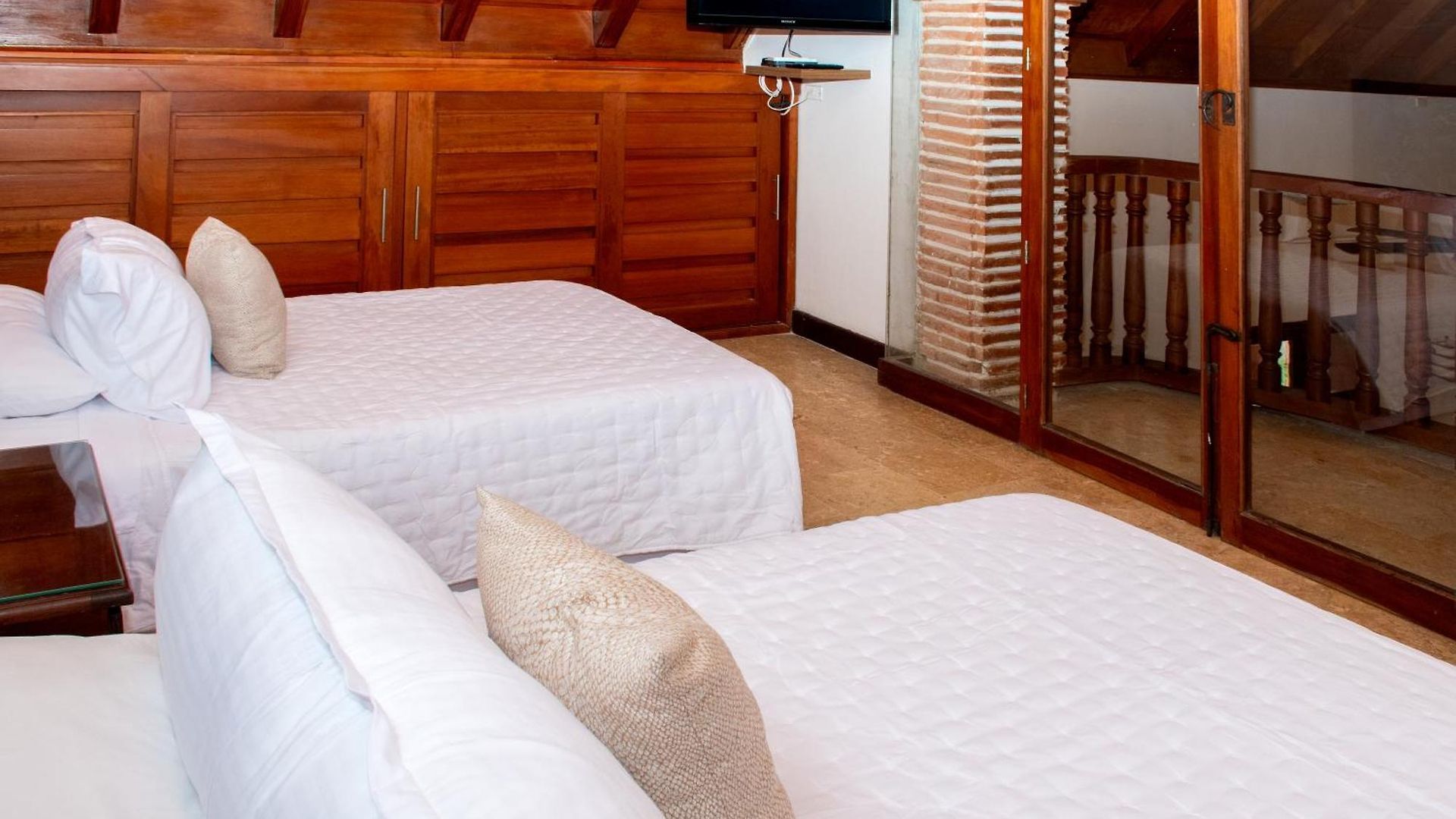 Luxury 5 Bedroom House In The Old Villa