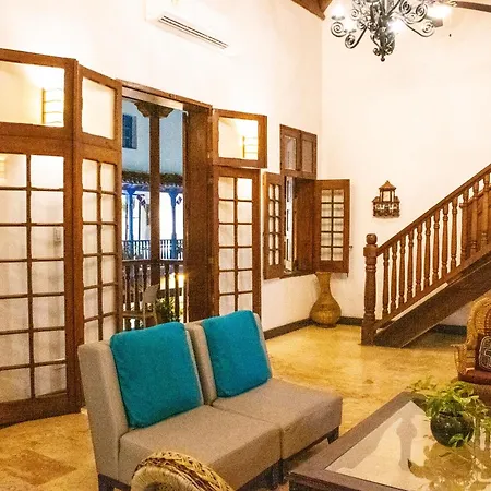 Luxury 5 Bedroom House In The Old *