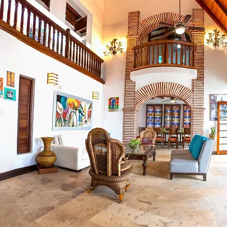 Luxury 5 Bedroom House In The Old